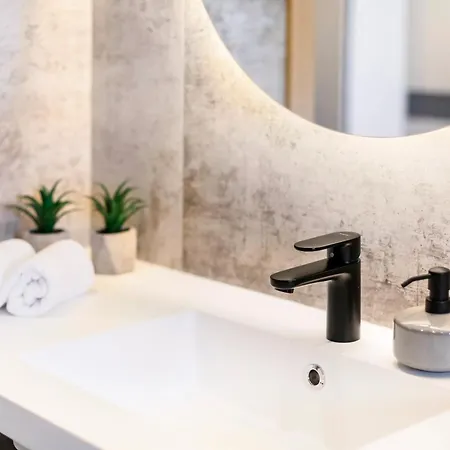 Fly - S1 - Mpolo Konukevi