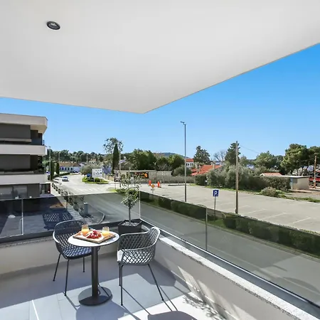 Fly - S1 - Mpolo بيت ضيافة 3*